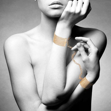 Braccialetti Eleganti e Manette Seducenti per Fantasie Segrete